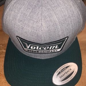 VOLCOM Ball/Trucker Cap